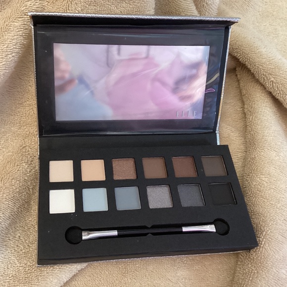 NEW Elle Eyeshadow Palette with Mirror - Picture 1 of 6
